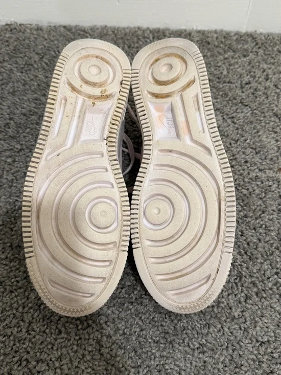 Nike Air Force 1 Low-Top Sneakers in Light Pink Suede - Picture 8 of 8